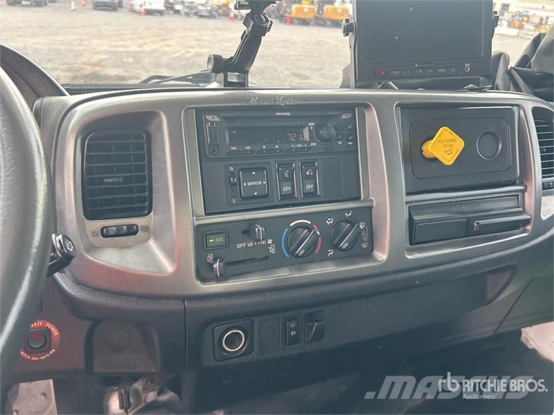 Hino 268 탑차 트럭