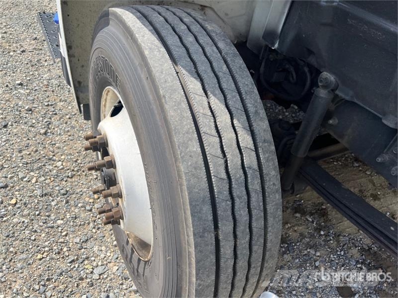 Hino 268 Camion cassonati