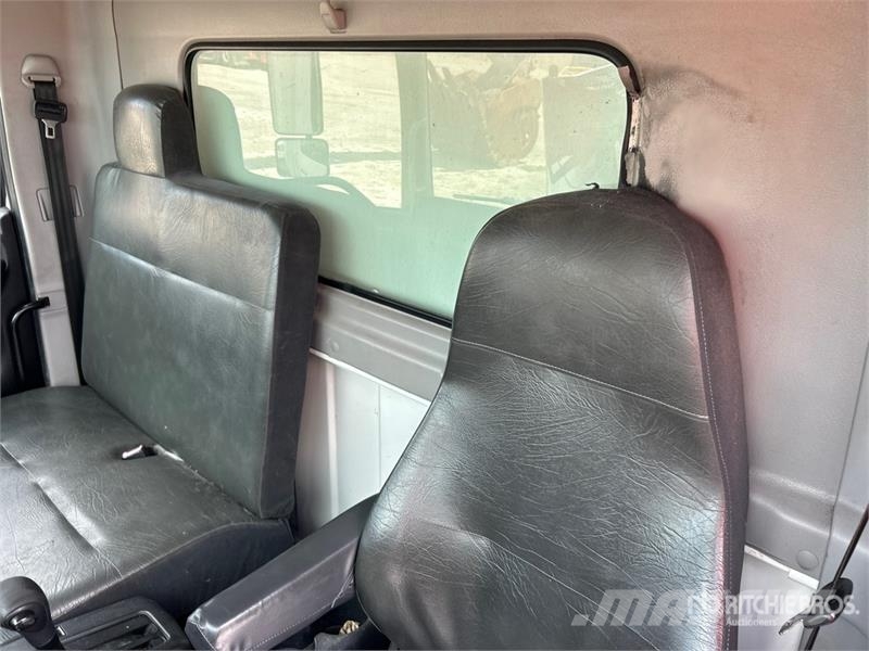 Hino 268 Tovornjaki zabojniki
