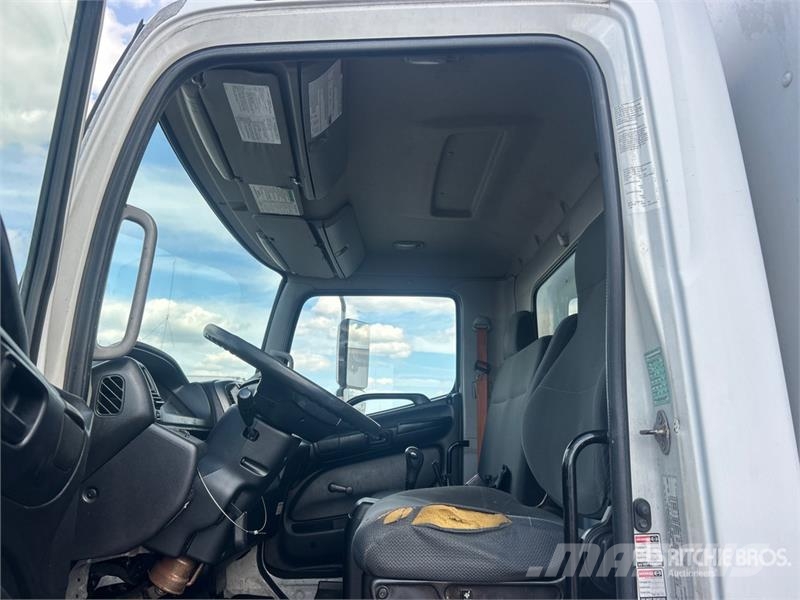 Hino 268 Camiones caja cerrada