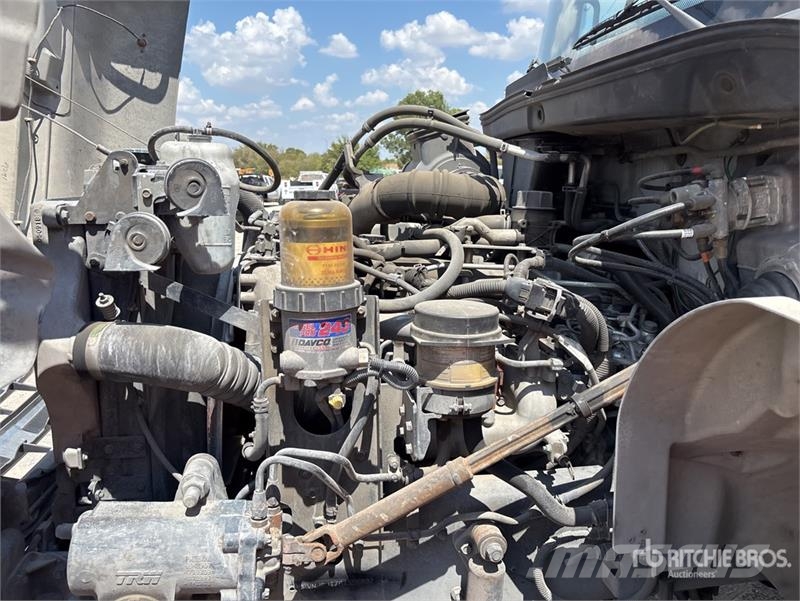 Hino 268 Camiones caja cerrada