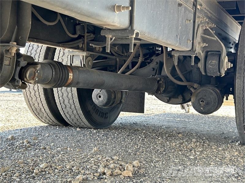 Hino 268 شاحنات ذات هيكل صندوقي