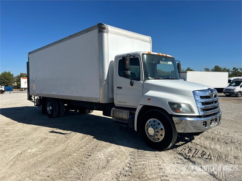 Hino 268 شاحنات ذات هيكل صندوقي