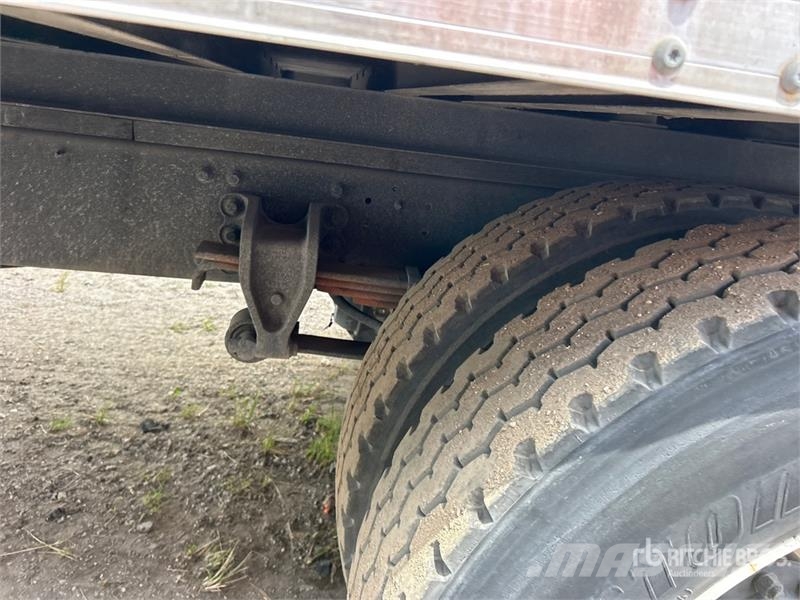 Hino 268 Tovornjaki zabojniki