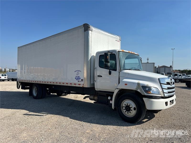 Hino 268 شاحنات ذات هيكل صندوقي