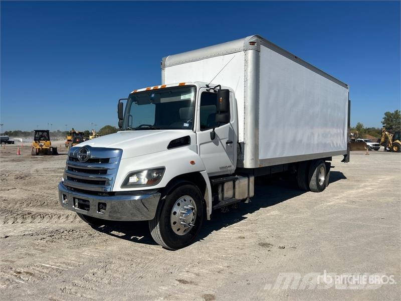 Hino 268 شاحنات ذات هيكل صندوقي