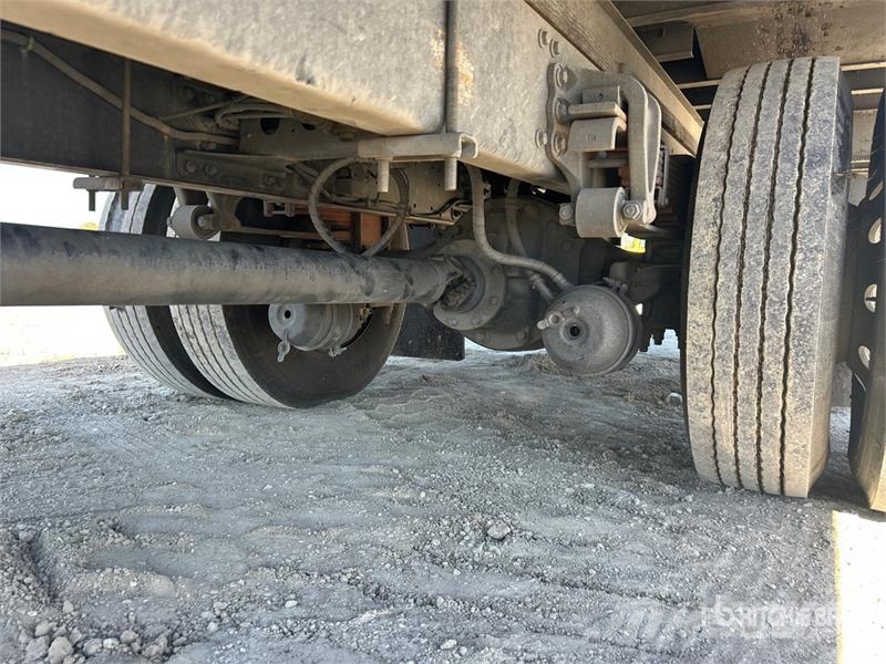 Hino 268 شاحنات ذات هيكل صندوقي