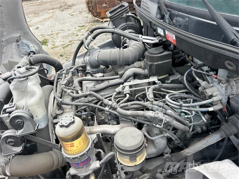 Hino 268 Tovornjaki zabojniki