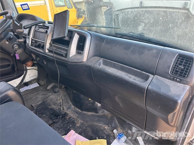 Hino 268 Dobozos teherautók
