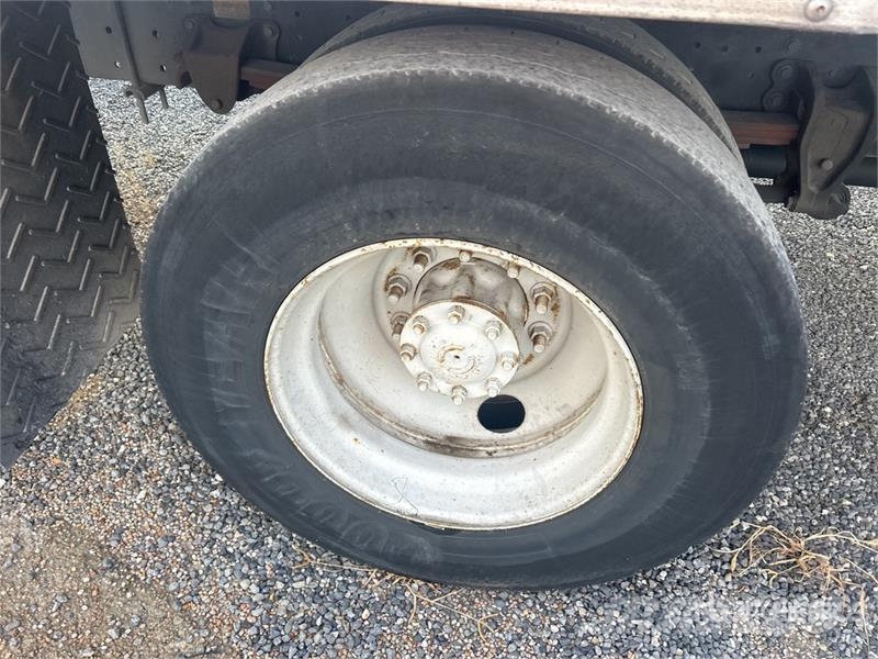 Hino 268 Dobozos teherautók
