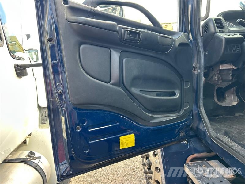 Hino 268 Фургони