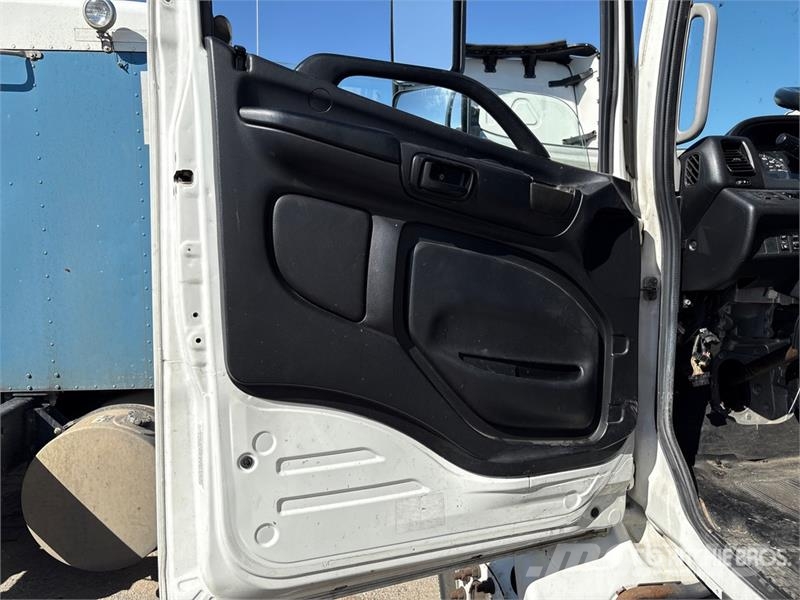 Hino 268 Camiones caja cerrada