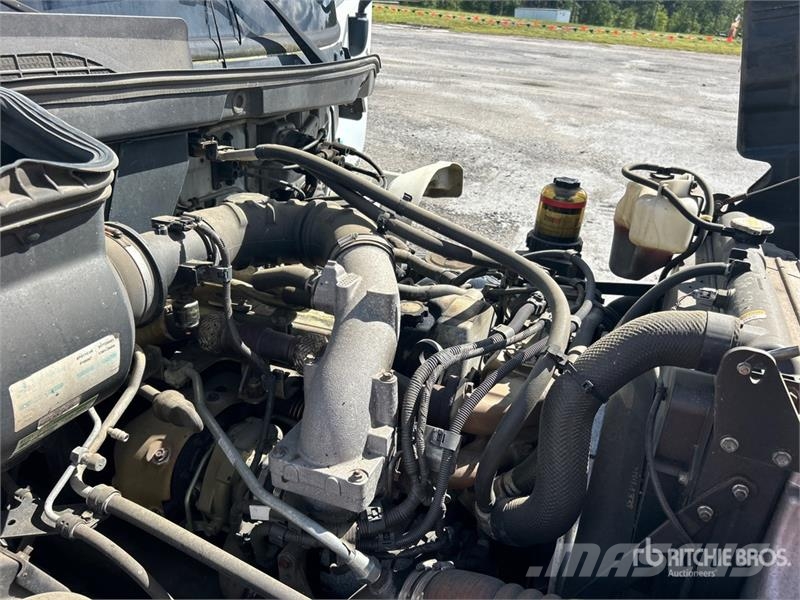 Hino 338 厢式货车