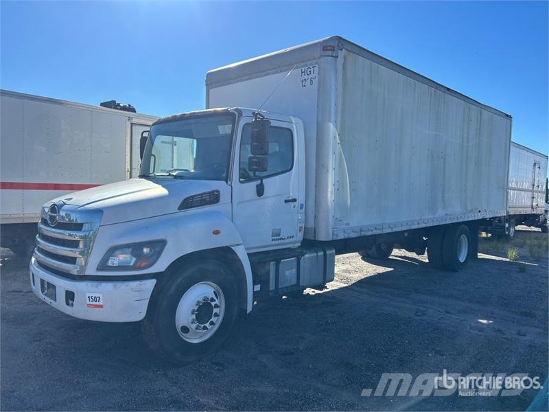 Hino 338 Camiones con caja de remolque