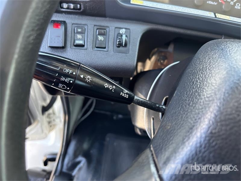 Hino 338 救援車