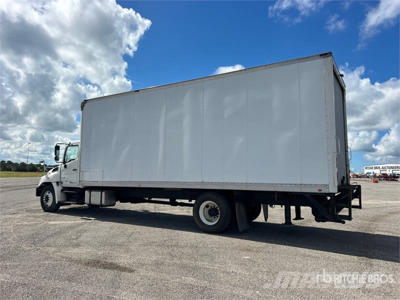 Hino 338 厢式货车