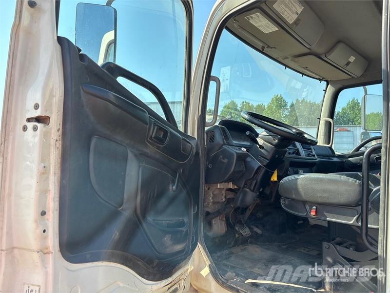 Hino 338 Cabines