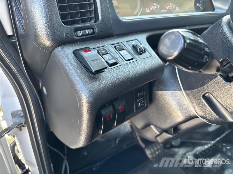 Hino 338 救援車