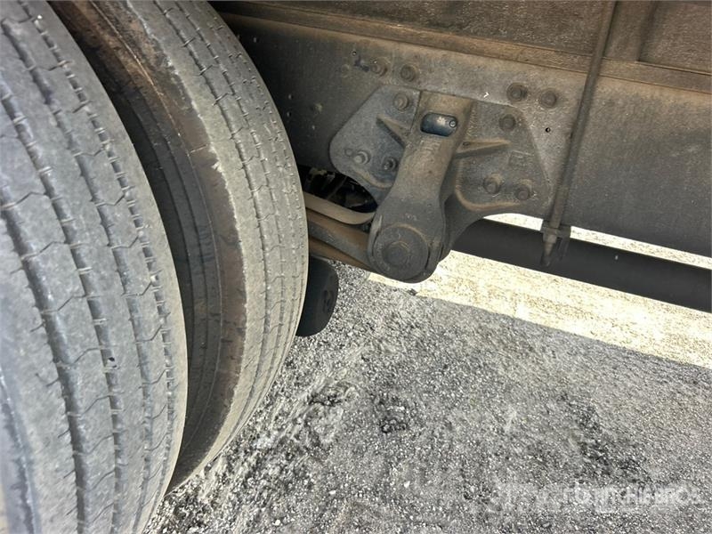 Hino 338 厢式货车