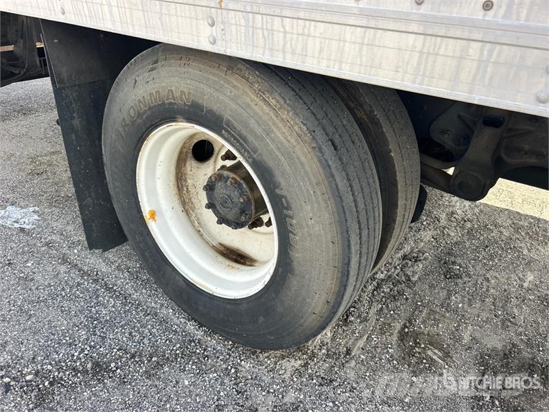 Hino 338 厢式货车