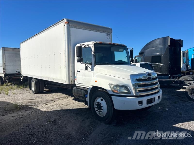 Hino 338 Camiones con caja de remolque