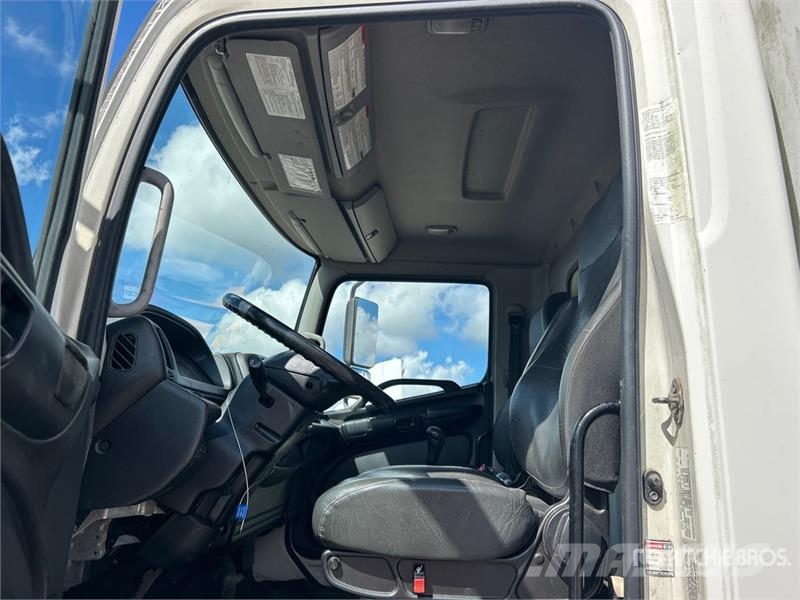 Hino 338 厢式货车