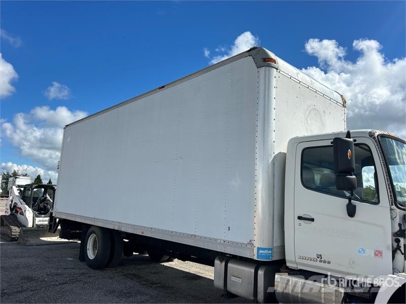 Hino 338 厢式货车