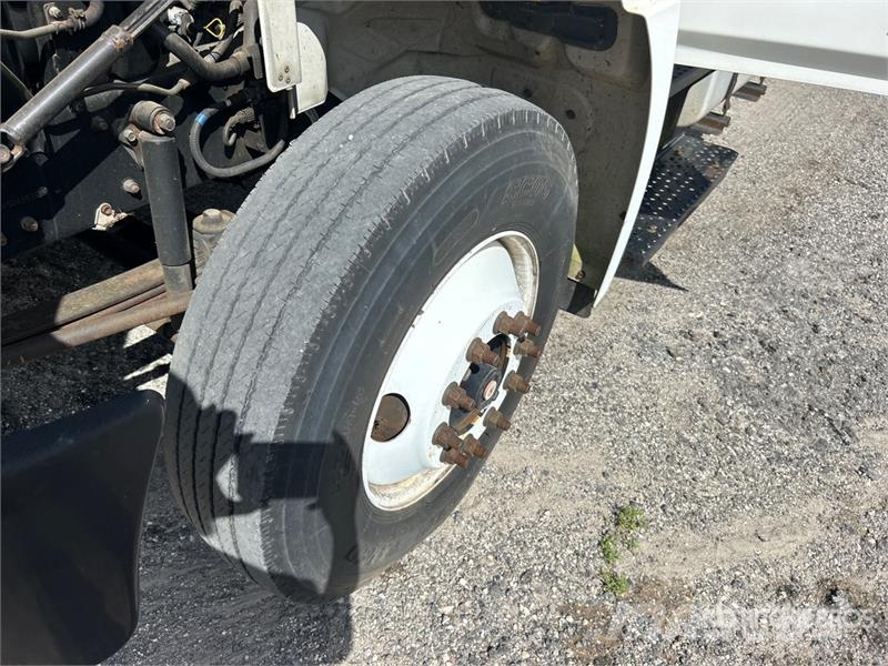 Hino 338 厢式货车