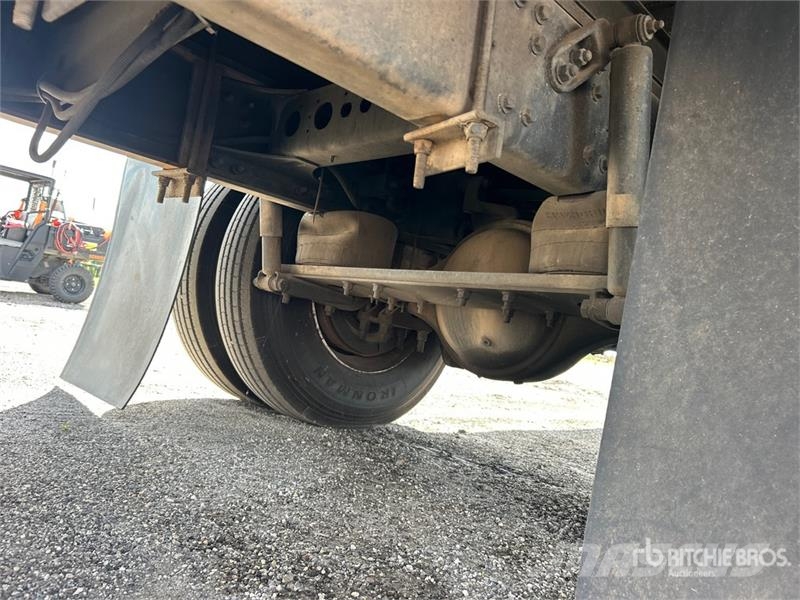 Hino 338 厢式货车
