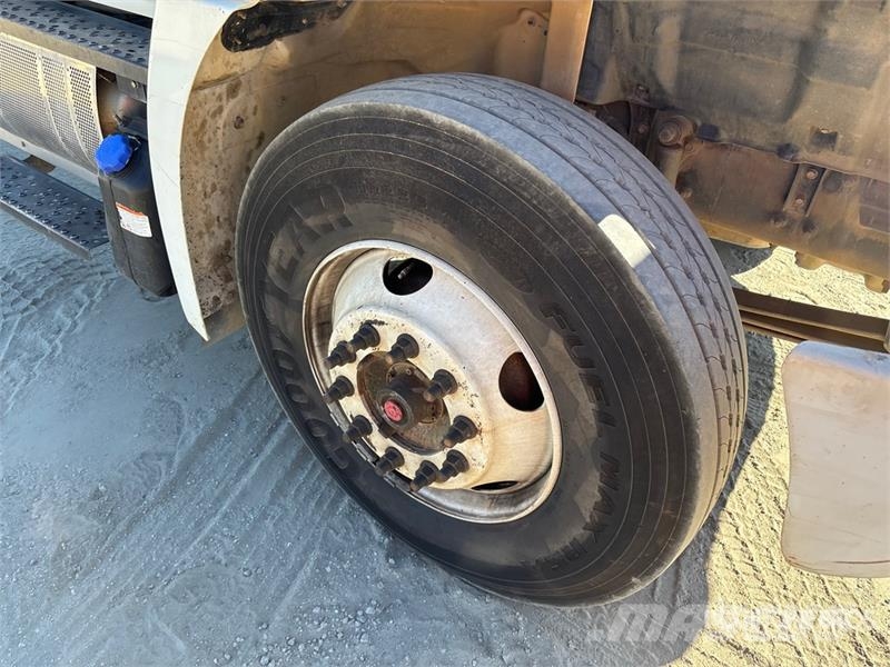 Hino 338 كابينة والداخلية