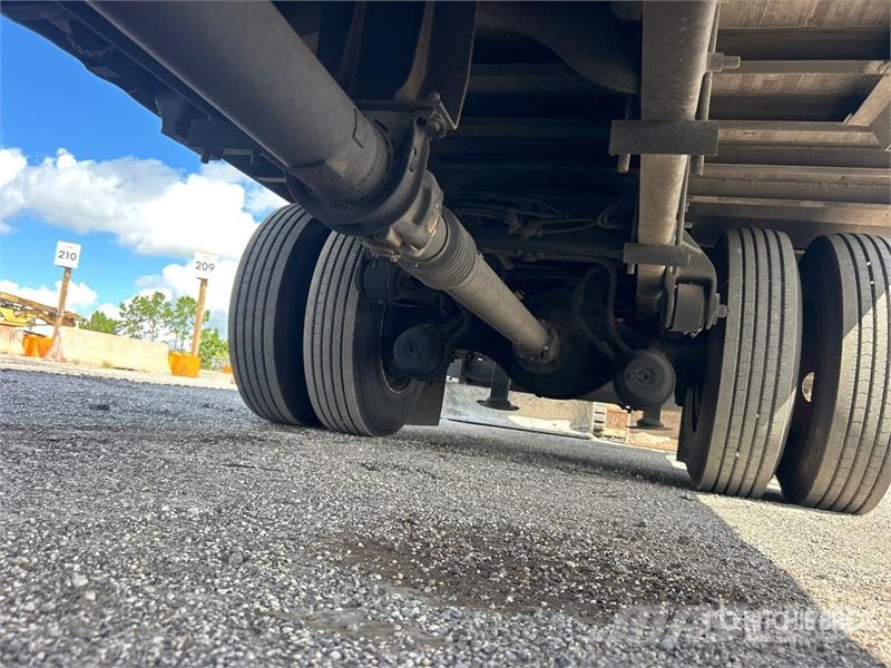 Hino 338 厢式货车