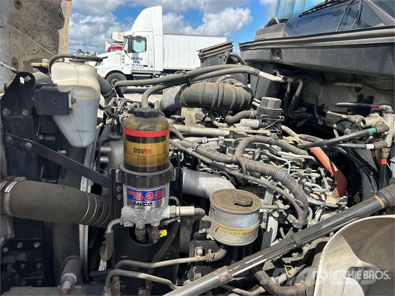 Hino 338 厢式货车