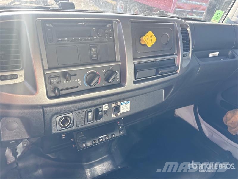 Hino 4x2 Refrigerated Truck (Inoperable) Рефрижератори