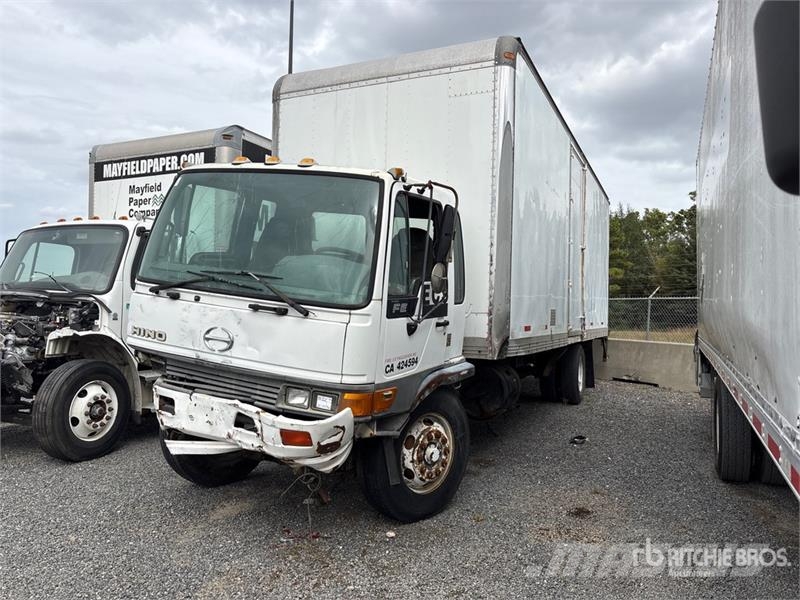 Hino FE2620 4x2 Cargo COE Extended Cab Van Truck Kapali kasa kamyonlar