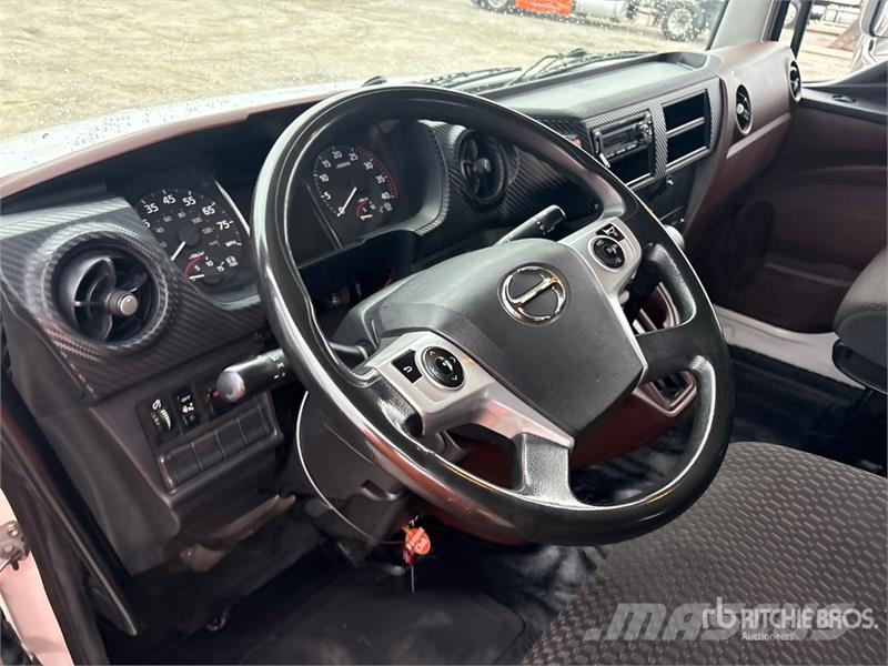Hino L6 4x2 Extended Cab Rollback Truck Sleepwagens