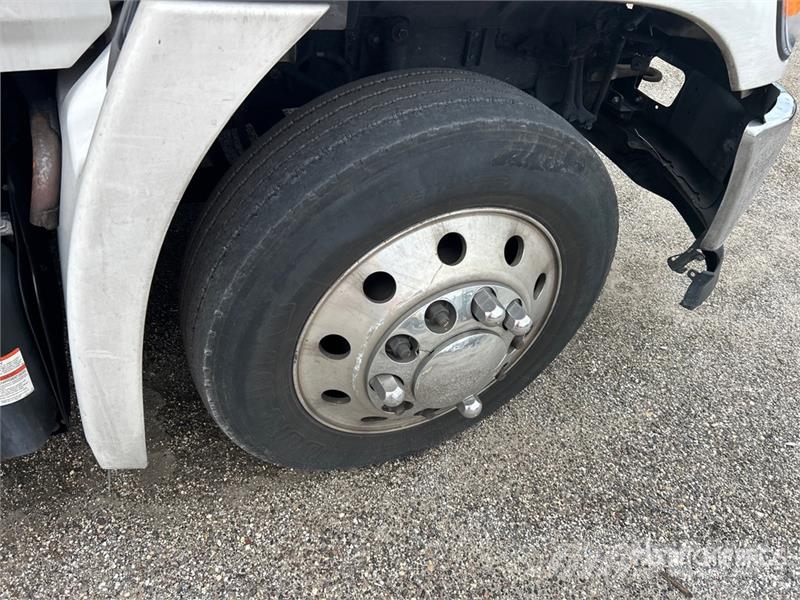 Hino L6 4x2 Rollback Truck Evakuators ar manipulatoru