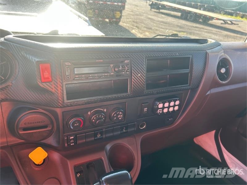 Hino L6 4x2 Rollback Truck Evakuators ar manipulatoru
