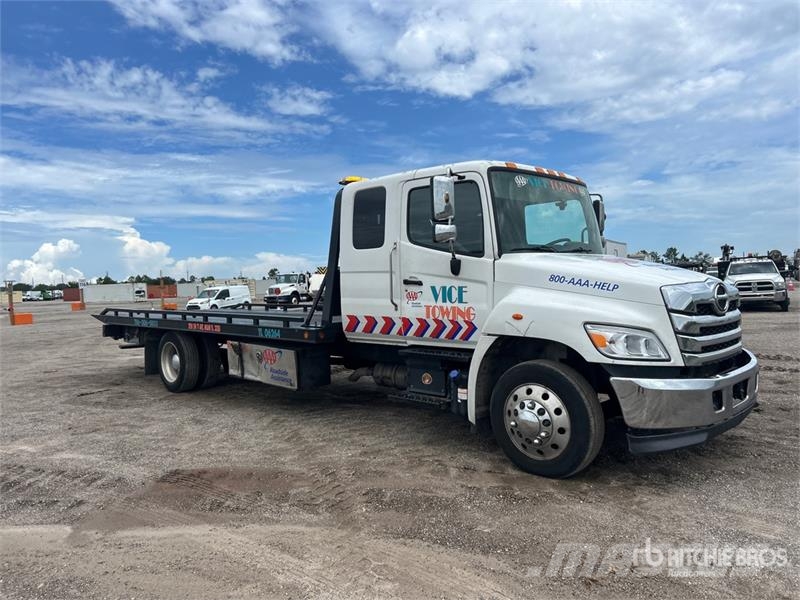 Hino L6 4x2 Rollback Truck Evakuators ar manipulatoru