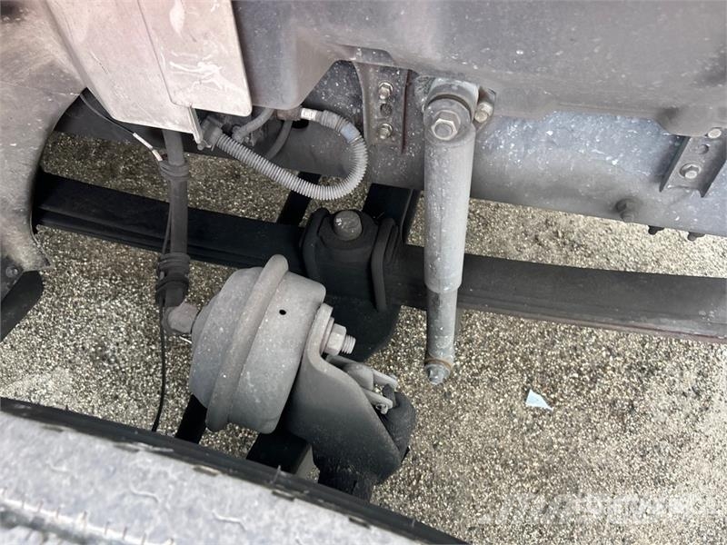 Hino L6 4x2 Rollback Truck Evakuators ar manipulatoru