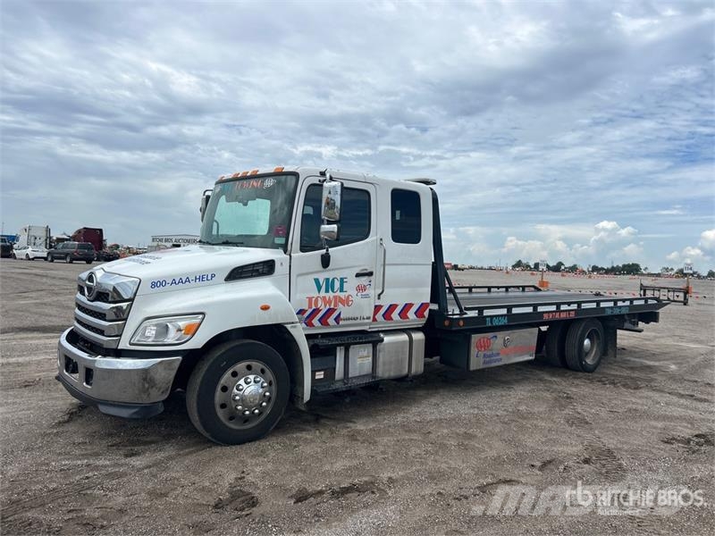 Hino L6 4x2 Rollback Truck Evakuators ar manipulatoru