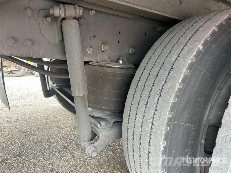 Hino L6 4x2 Rollback Truck Evakuators ar manipulatoru