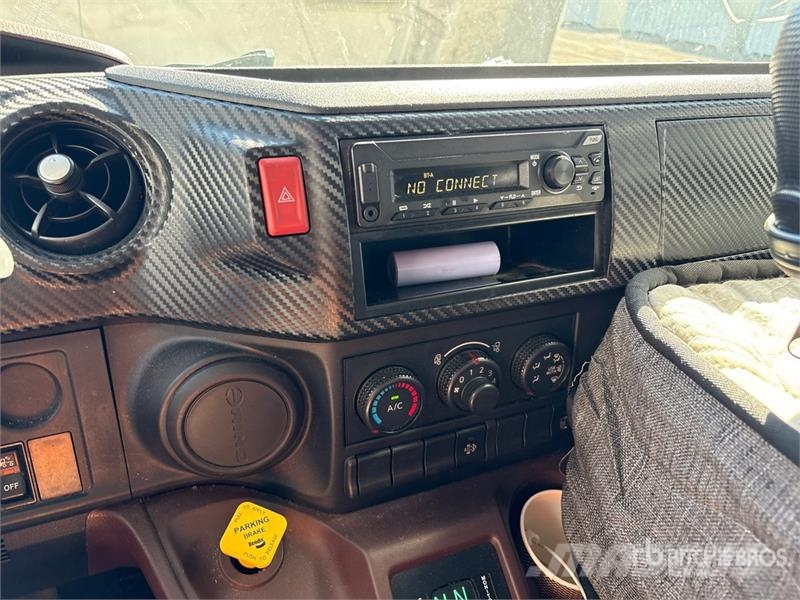 Hino L7 4x2 Van Truck Tovornjaki zabojniki