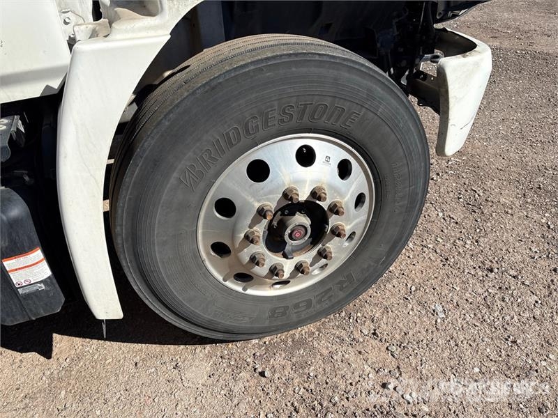 Hino L7 4x2 Van Truck Tovornjaki zabojniki
