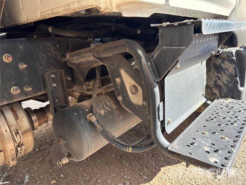 Hino L7 4x2 Van Truck Tovornjaki zabojniki