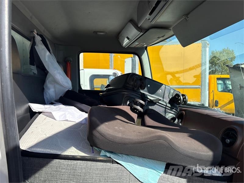 Hino L7 4x2 Van Truck Tovornjaki zabojniki