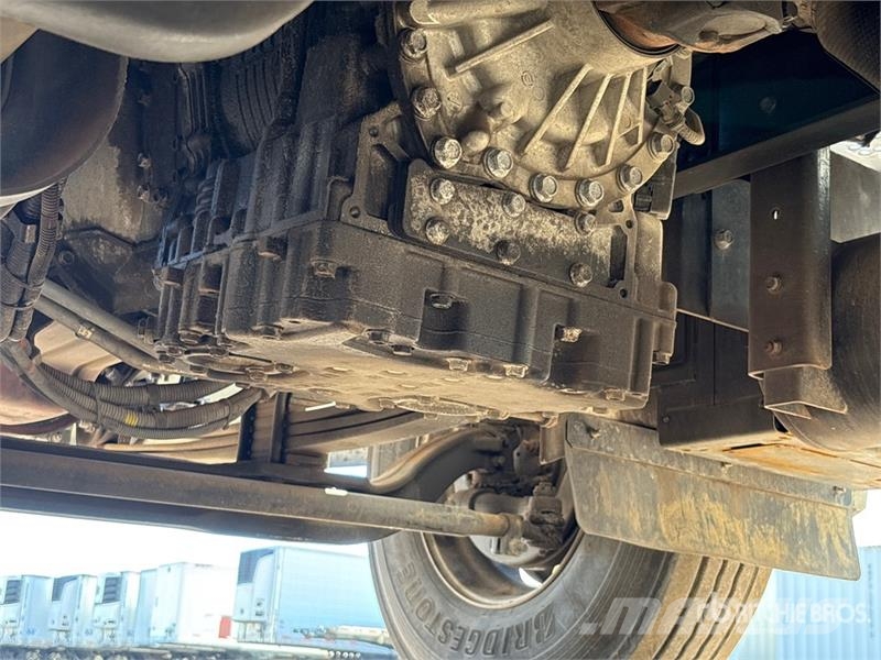 Hino L7 4x2 Van Truck Tovornjaki zabojniki