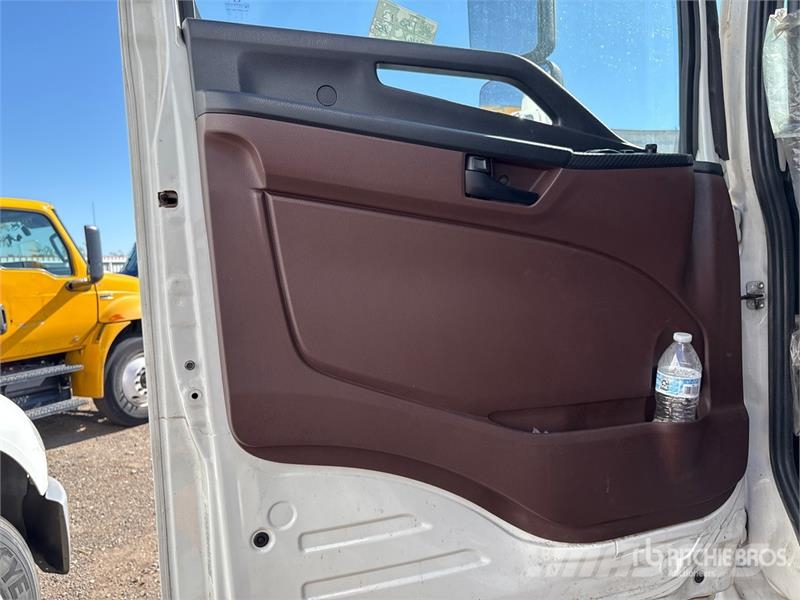 Hino L7 4x2 Van Truck Tovornjaki zabojniki