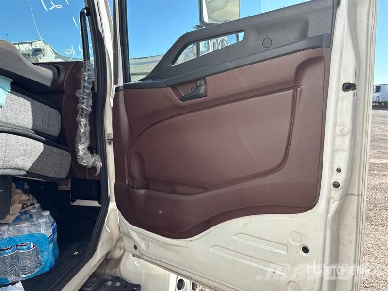 Hino L7 4x2 Van Truck Tovornjaki zabojniki