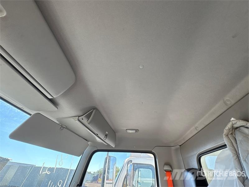 Hino L7 4x2 Van Truck Tovornjaki zabojniki