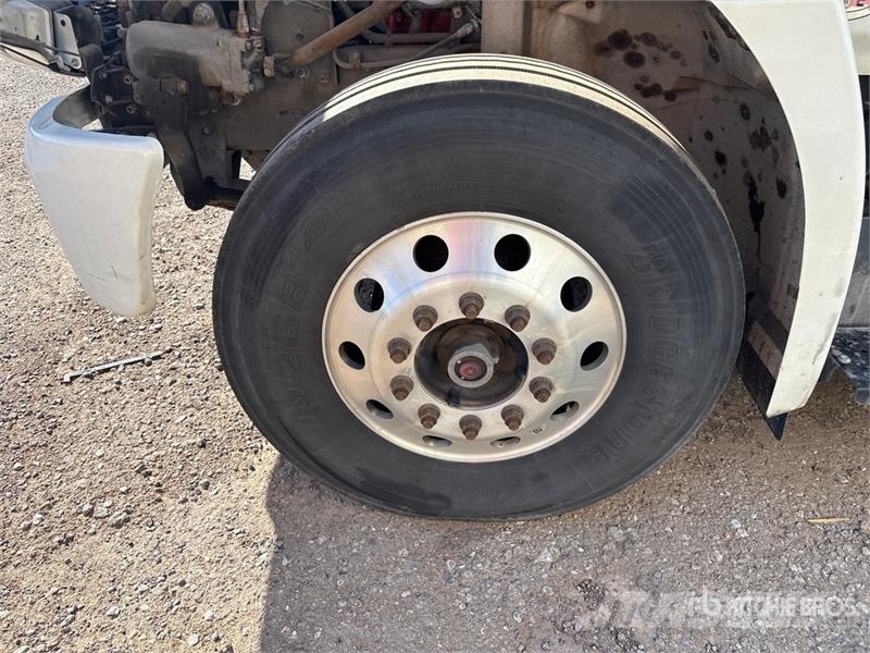 Hino L7 4x2 Van Truck Tovornjaki zabojniki